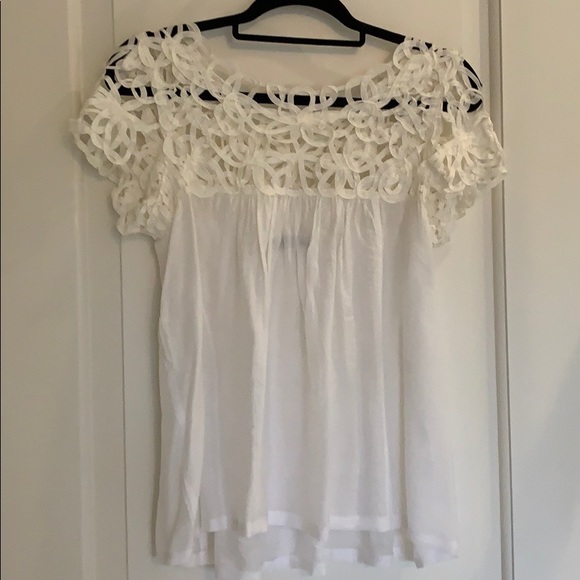 White lace neckline top - Picture 3 of 7